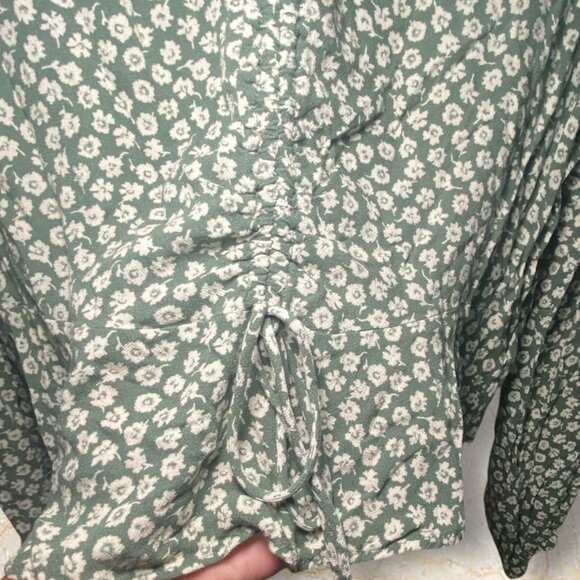 Green Floral Long-Sleeve Crop Blouse With Ruched Front & Drawstring Waist - Picture 4 of 9